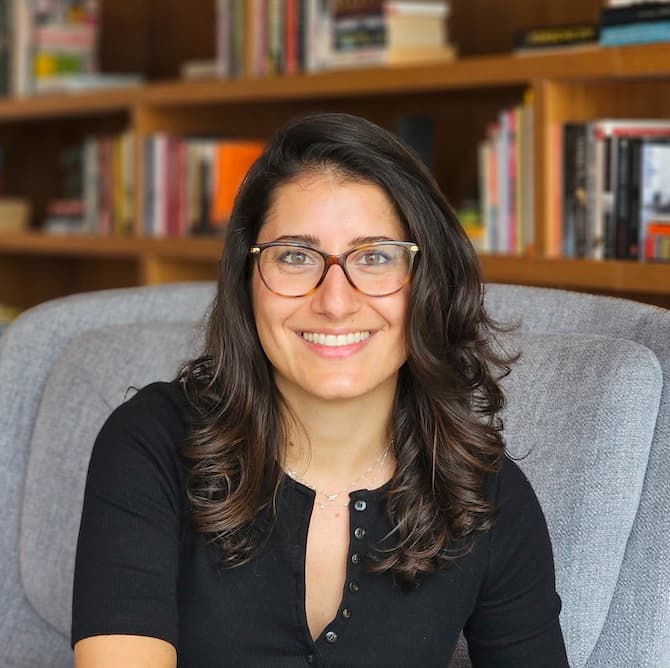 Sarah Cousin Roshay — bilingual CBT therapist